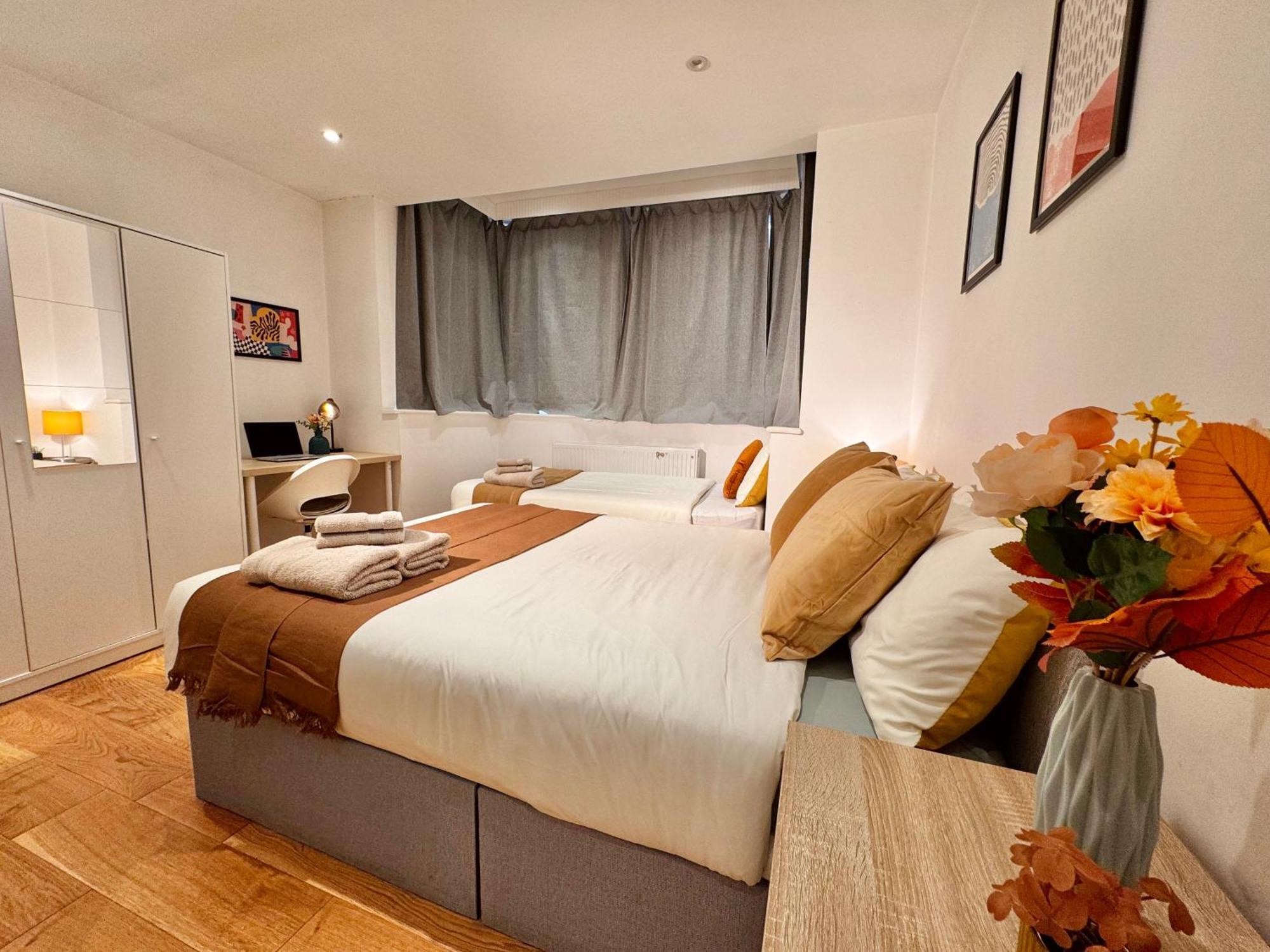 En-Suites With Free Parking 30Min To Central ลอนดอน ภายนอก รูปภาพ
