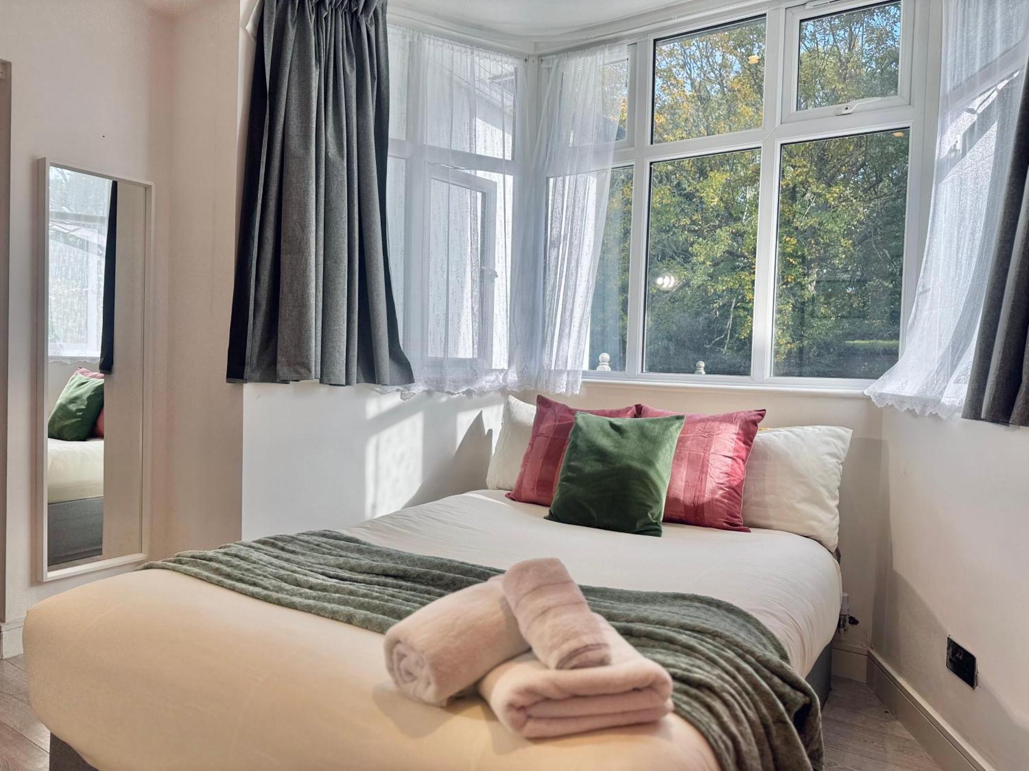 En-Suites With Free Parking 30Min To Central ลอนดอน ภายนอก รูปภาพ